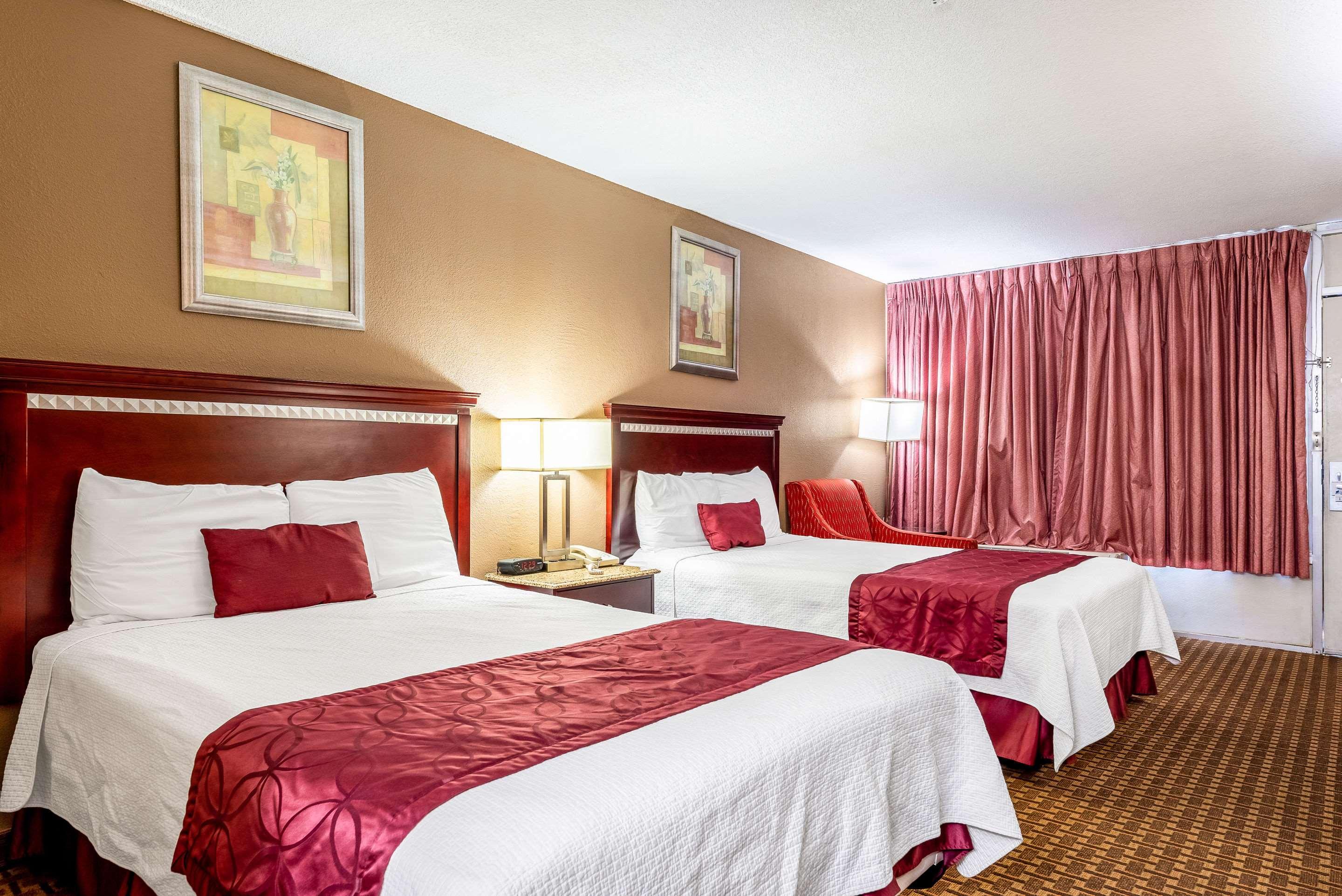 Rodeway Inn Bushnell Экстерьер фото