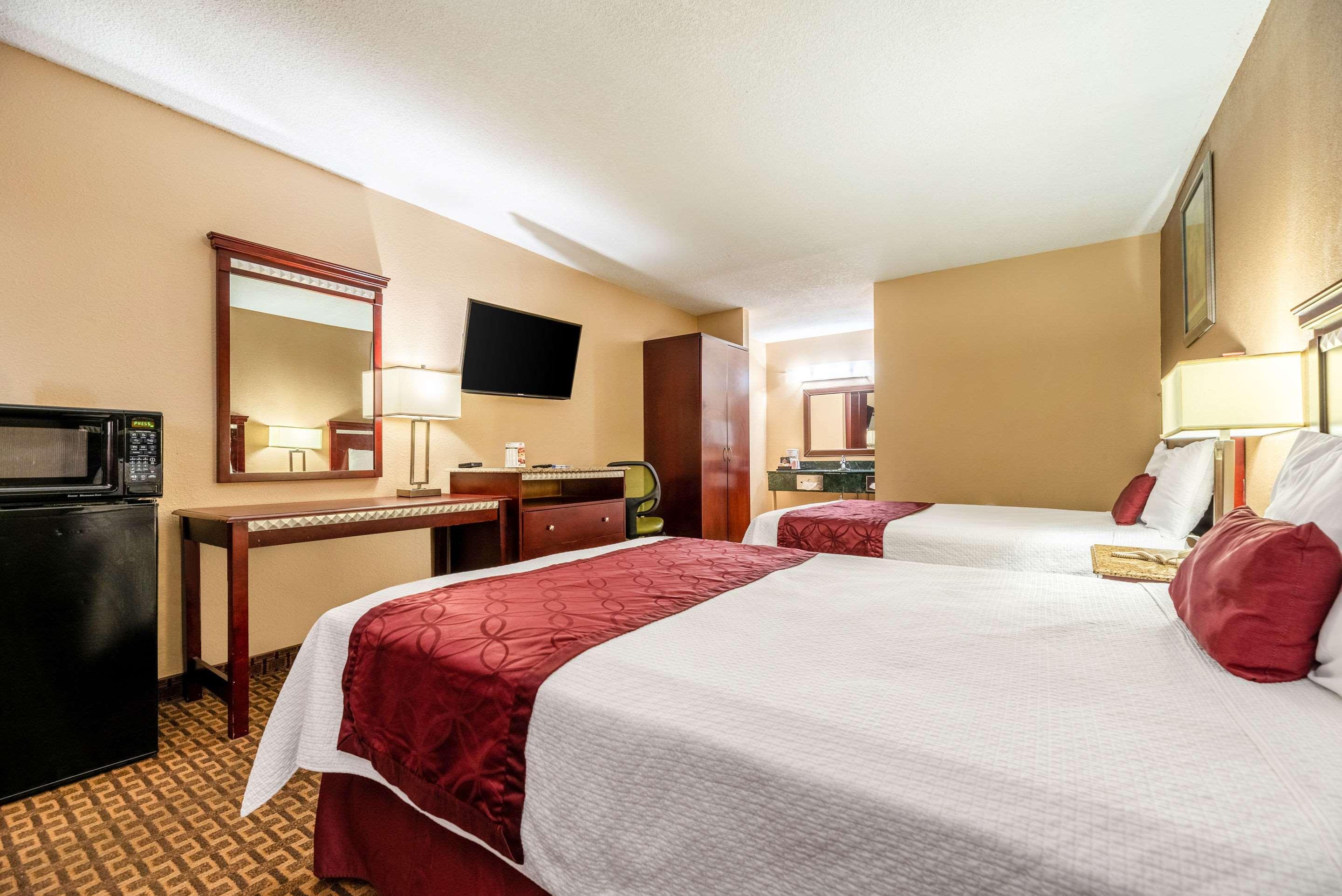 Rodeway Inn Bushnell Экстерьер фото