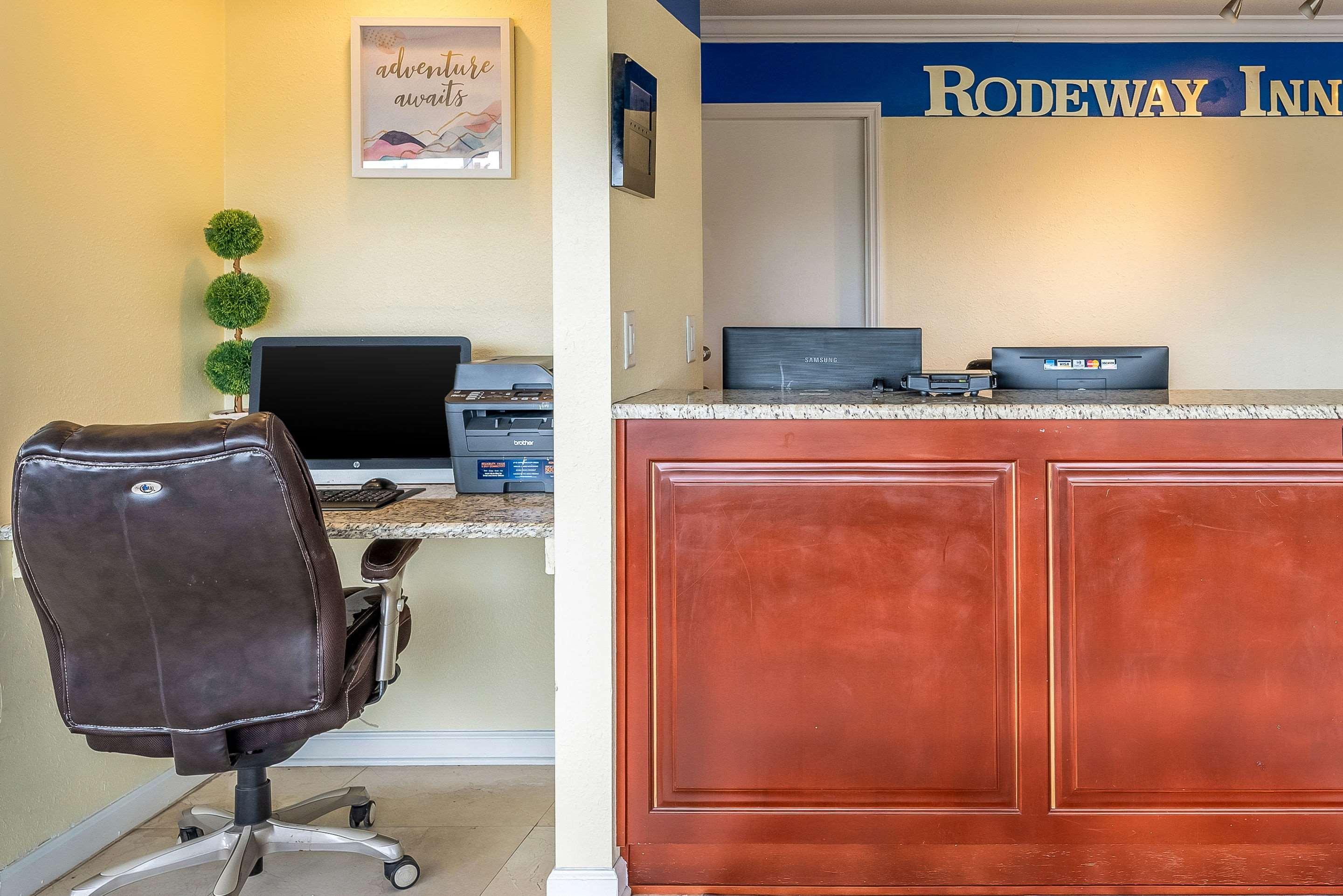 Rodeway Inn Bushnell Экстерьер фото