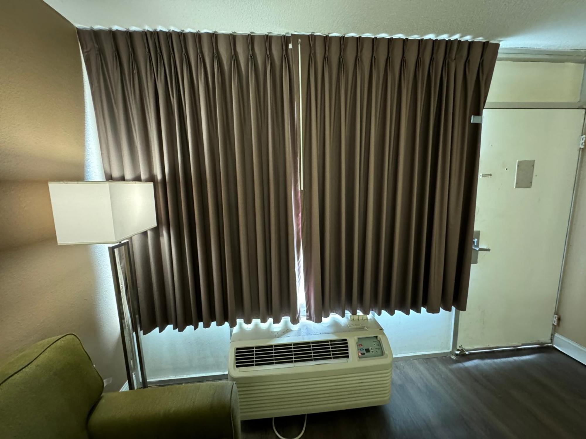 Rodeway Inn Bushnell Экстерьер фото