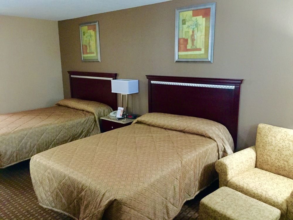 Rodeway Inn Bushnell Экстерьер фото