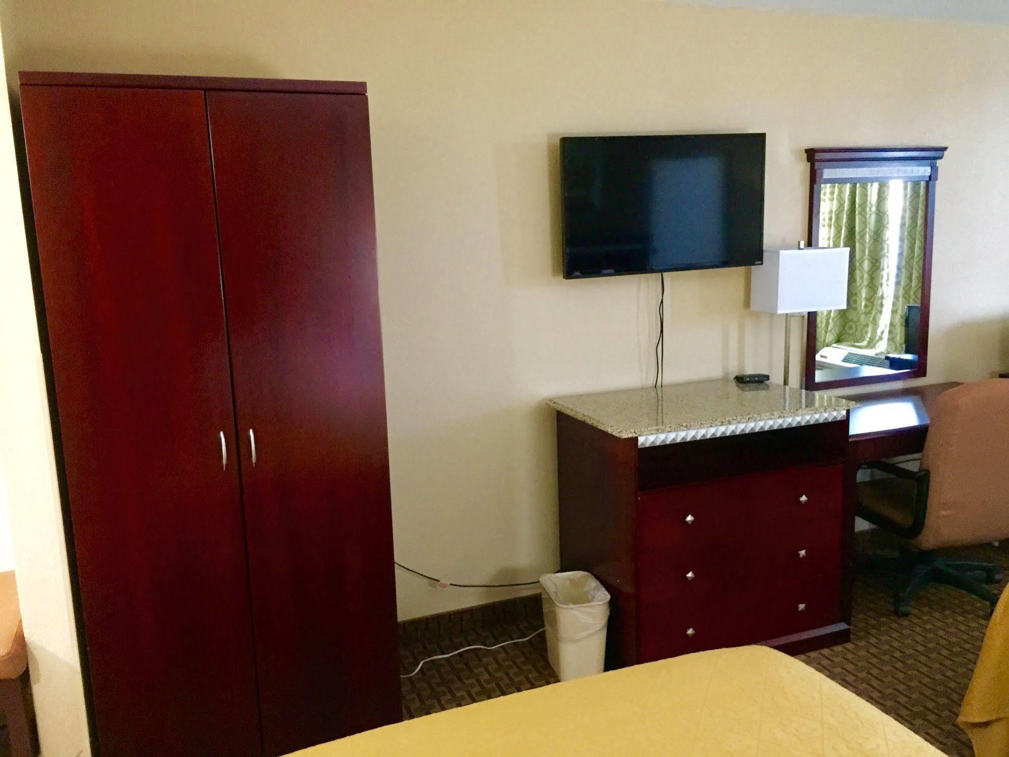 Rodeway Inn Bushnell Экстерьер фото