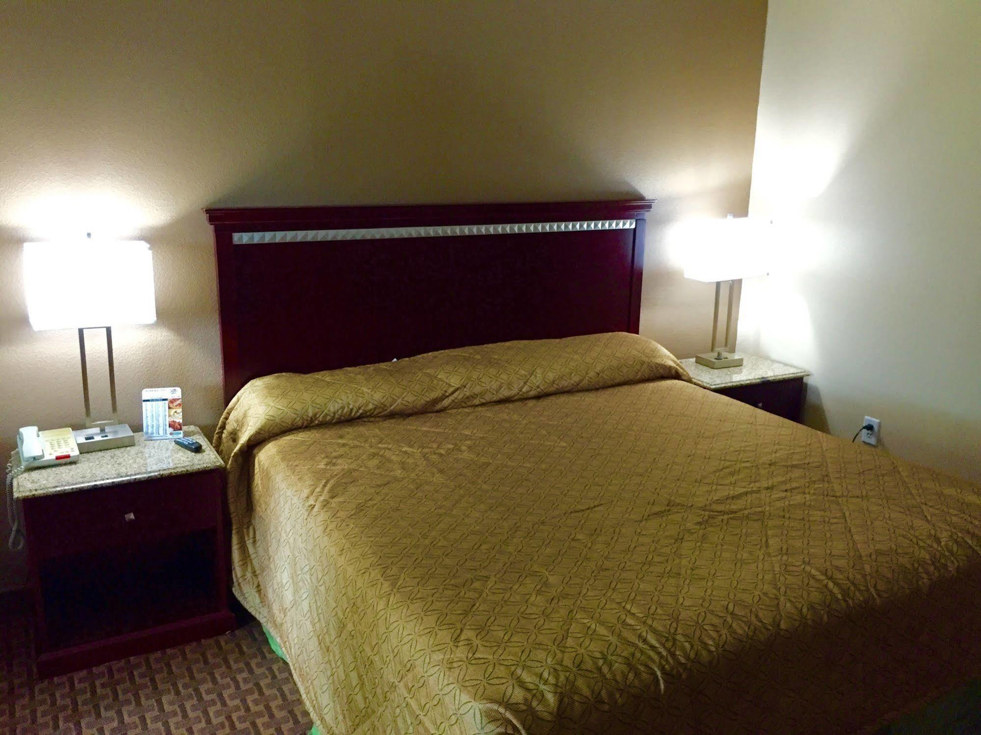 Rodeway Inn Bushnell Экстерьер фото