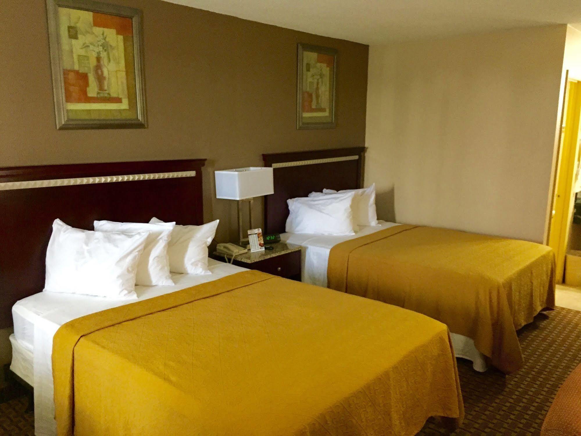 Rodeway Inn Bushnell Экстерьер фото