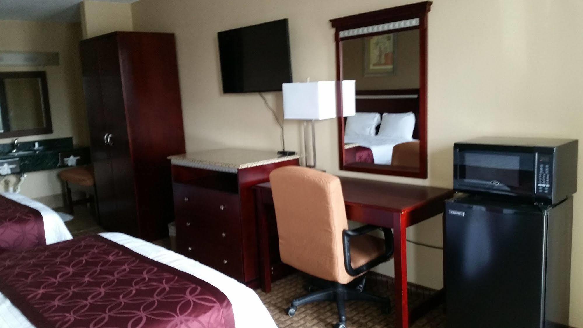 Rodeway Inn Bushnell Экстерьер фото